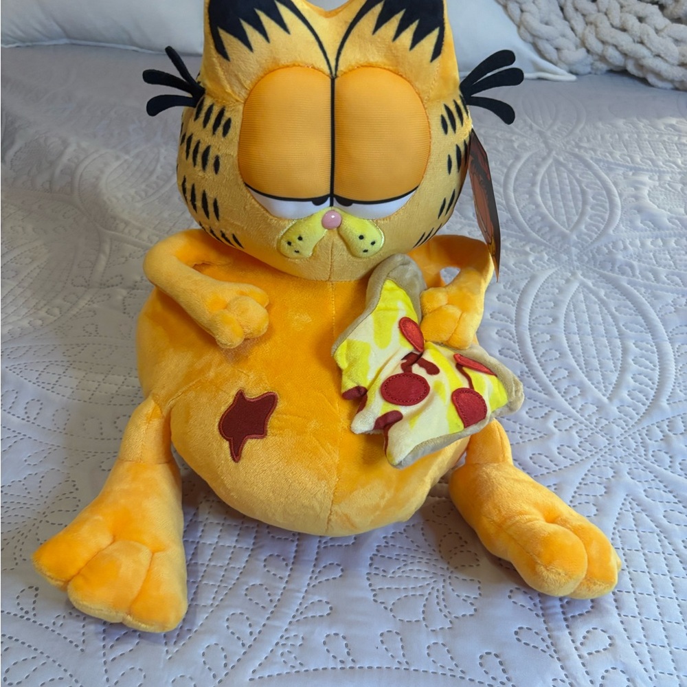 Kidrobot Garfield Overstuffed Pizza 13" Medium‎ Plush.